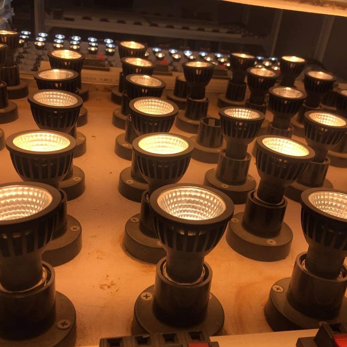 FWAYTECH LEDスポット E26口金 狭角 ブラック 調光器対応 7W LEDハロゲン電球60W~75W相当 ダクトレールLEDスポットライト 密閉器具対応 6個セット (電球色相当(2700K), 本体黒 (狭角15度) E26口金 調光… Amazon | Fwaytech ledスポット e26口金 狭角 ブラック 調光器対応 7W